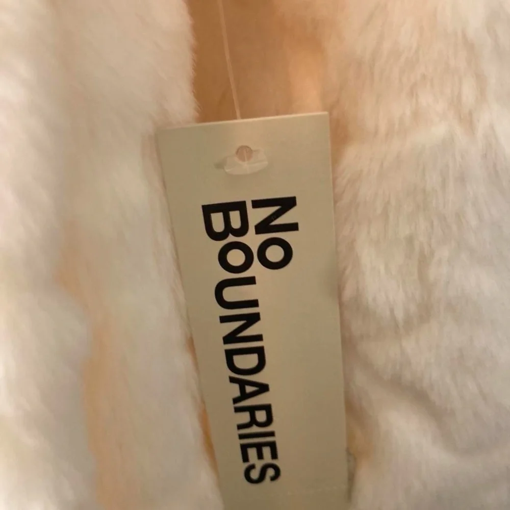 No Boundaries Plush faux fur Hooded pullover in Cream s 4-6